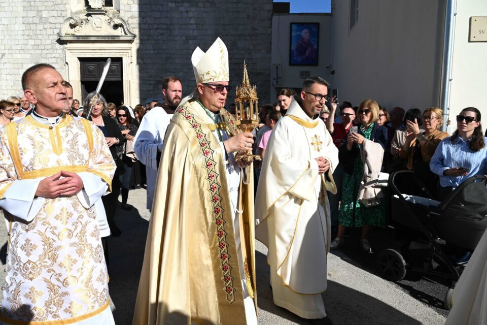 ZADAR: Misno slavlje i procesiju proslave bl. Jakova Zadranina s njegovom relikvijom predvodio nadbiskup Zgrablić