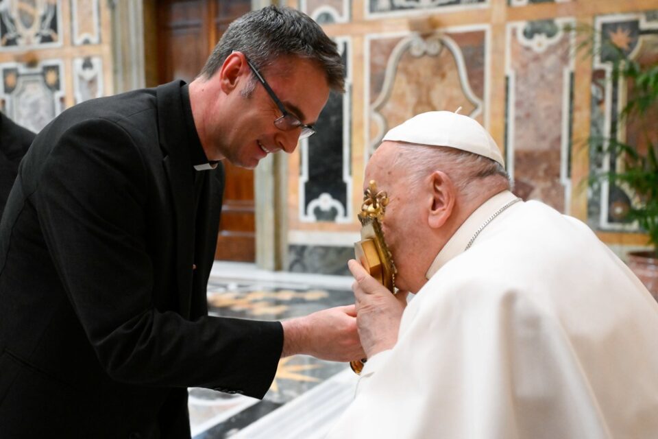 Papa traži odštetu Presvetom Srcu, uključujući i krizu zlostavljanja
