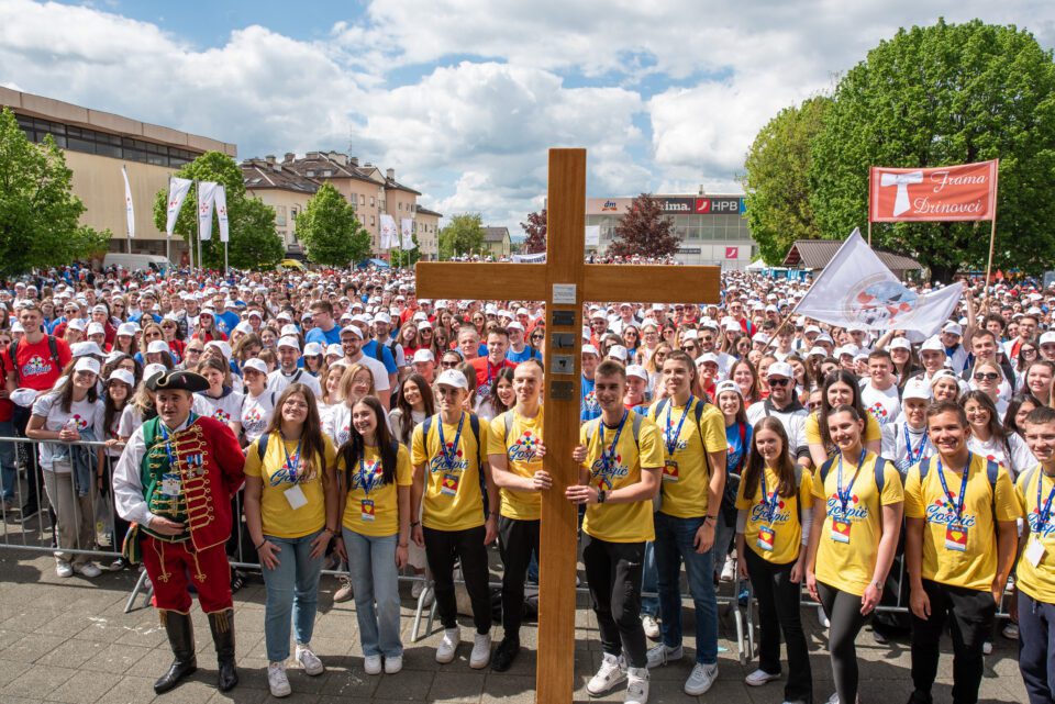 Susret hrvatske katoličke mladeži u Gospiću
