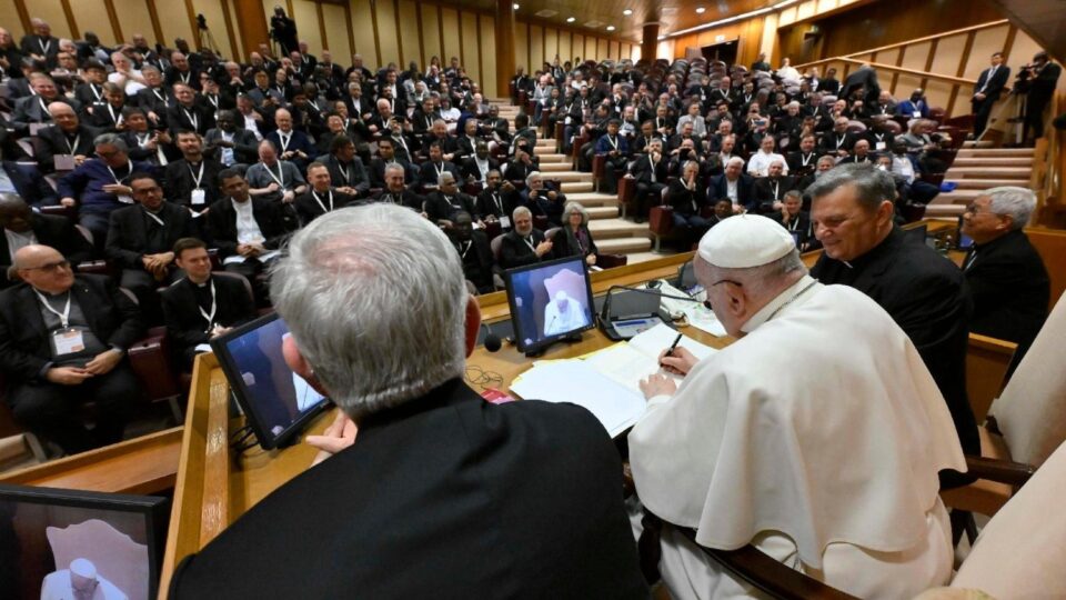 Papa poziva župnike da postanu misionari sinodalnosti