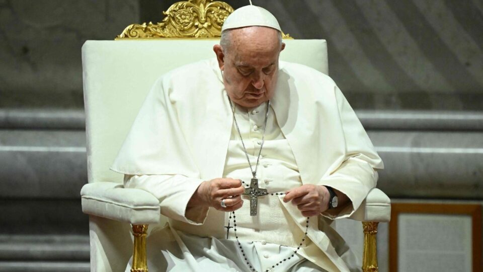 Papa: Molite krunicu za Gospin zagovor u ratovima koji udaraju po našem svijetu – Vatican News