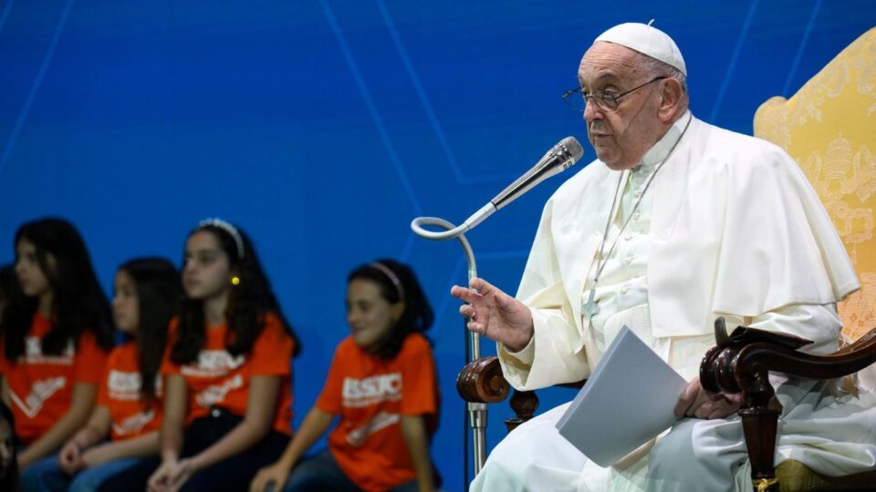 Papa: Konzumerizam, a ne prenaseljenost, krivac za glad u svijetu – Vatican News