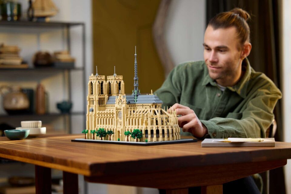 LEGO najavljuje set katedrale Notre-Dame de Paris