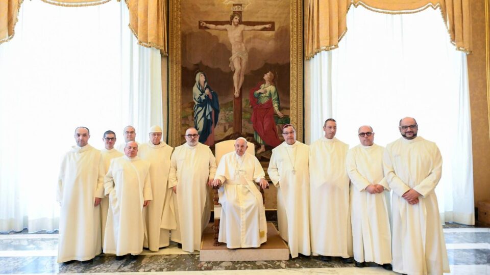 Papa poziva redovnike da budu dar ‘Bogu’ i ‘od Boga’