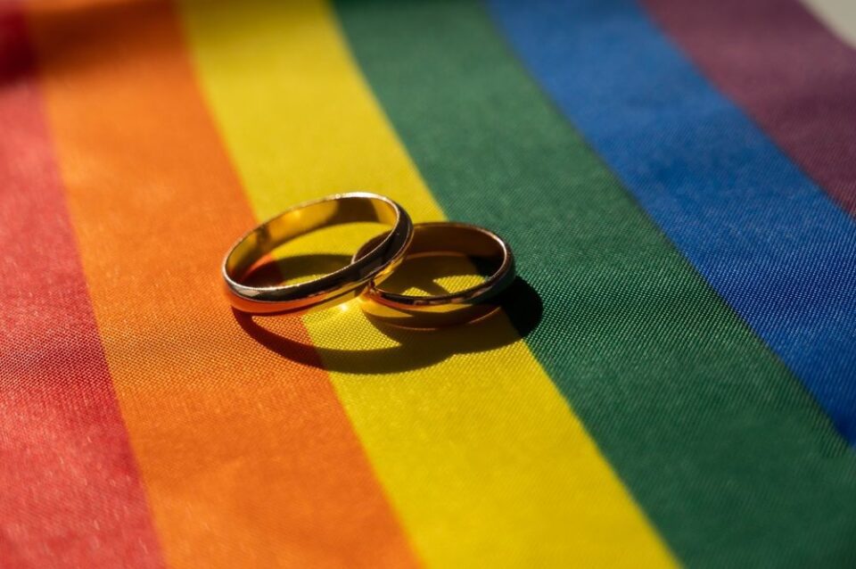 Svećenik iz Chicaga ispričao se zbog blagoslova istospolnih partnera, rekavši da je prekršio crkvene norme