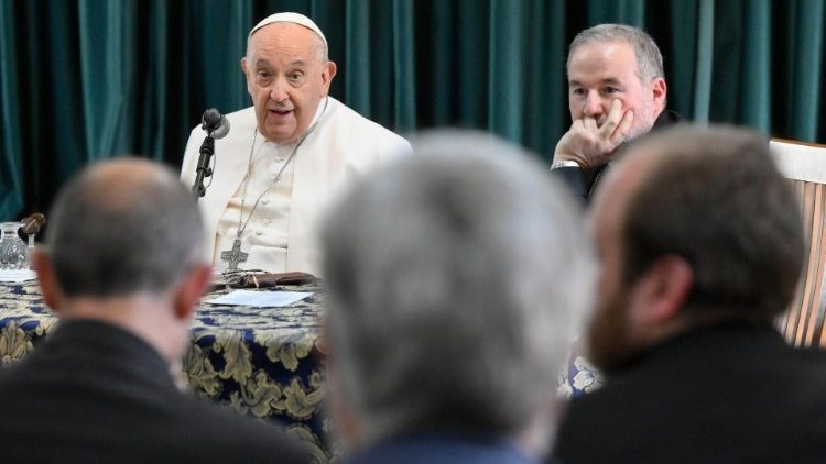 Papa Franjo susreće se sa svećenicima zaređenima proteklih 40 godina
