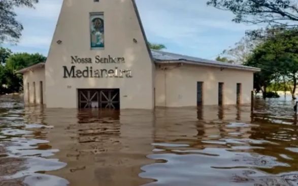 Obilne kiše u Brazilu ostavile su stotine mrtvih ili ozlijeđenih, pola milijuna beskućnika, crkve poplavljene