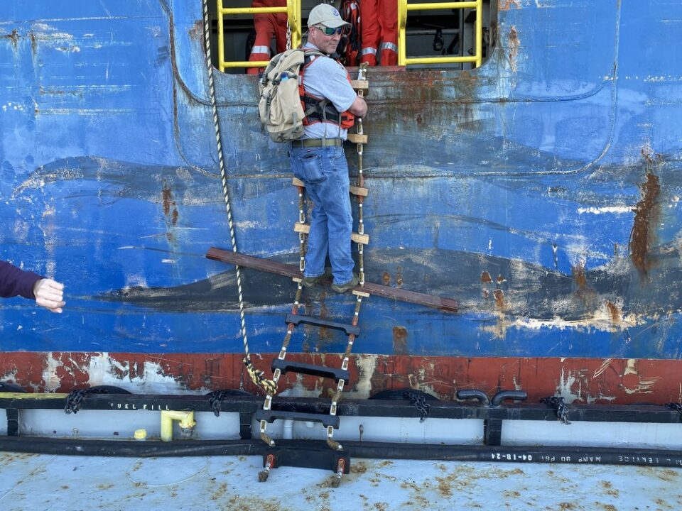 Baltimore pomoćnik, šef ministarstva za pomorce posjetio brod na mjestu srušenog mosta