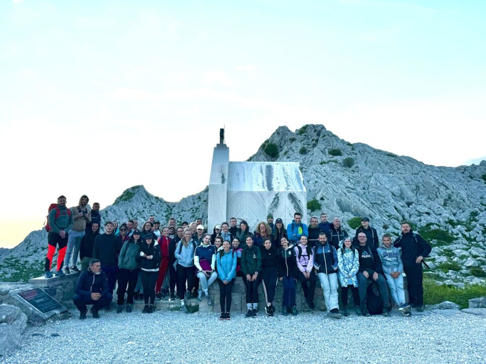 VELEBIT: Planinarski put svjetla mladih Zadarske nadbiskupije