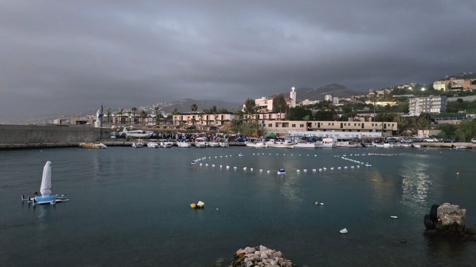 Svjetionik vjere: Libanonski grad gradi ogromnu plutajuću krunicu na moru