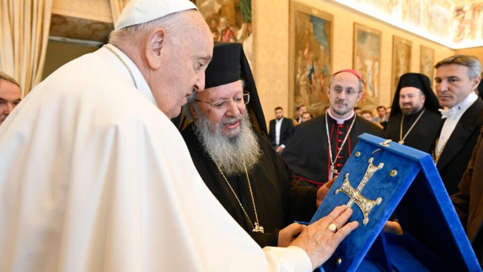 Papa traži “zajedništvo u legitimnoj različitosti” s Grčkom Crkvom