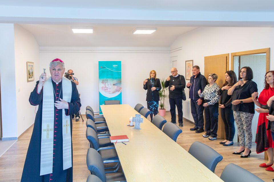 Blagoslovljeni novi prostori uprave Caritasa Sisačke biskupije – Sisačka biskupija