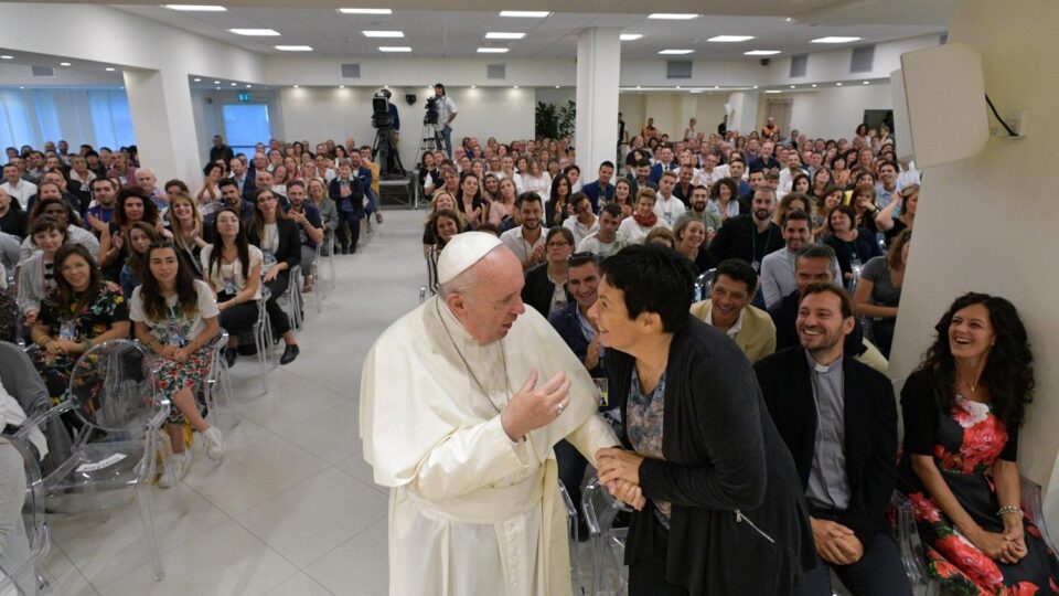 Papa poziva “Nove horizonte” da čuvaju svoju karizmu