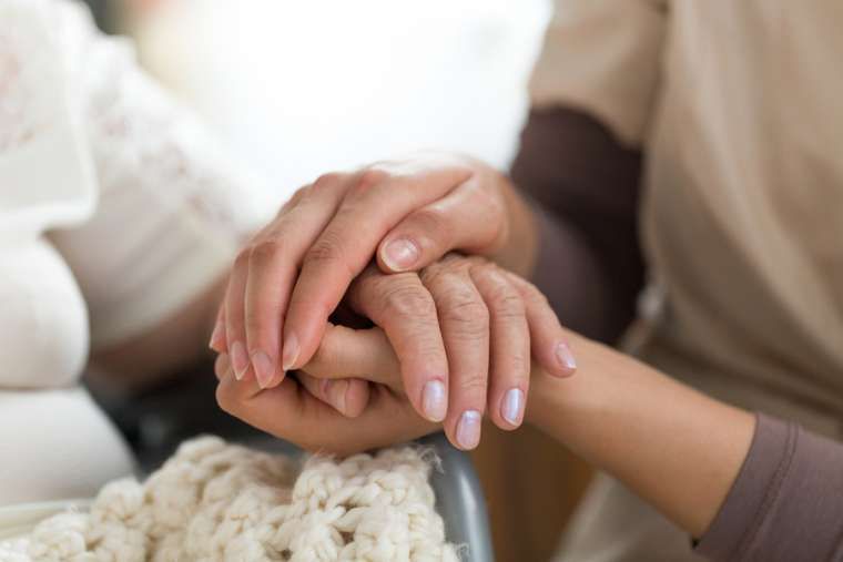 Hospicij i palijativna skrb: Pogled na ‘apsolutno vitalnu’ potporu na kraju života