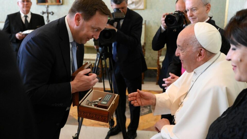 Papa osoblju Sveučilišta Loyola: Budite ‘marljivi sanjari’ – Vatican News