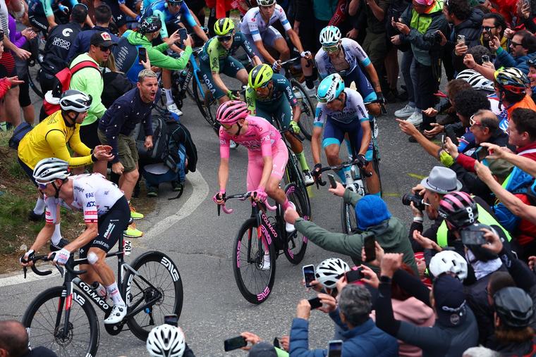 Pedaliranje s mističnom ružom: poveznica između vožnje bicikla i Marijina mjeseca