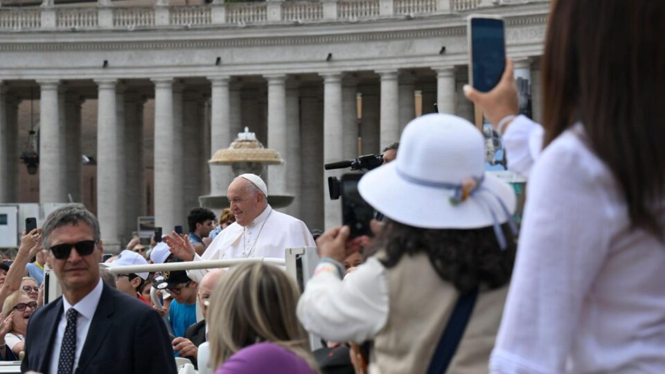 Papa na audijenciji: Poniznost neophodna za kršćanski život, donosi svjetski mir – Vatican News