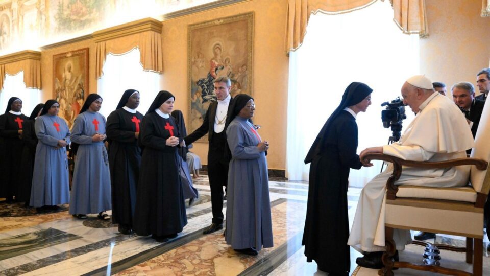 Papa hospitalcima i sestrama kamilijankama: ‘Budite odvažni u ljubavi prema bolesnima’ – Vatican News