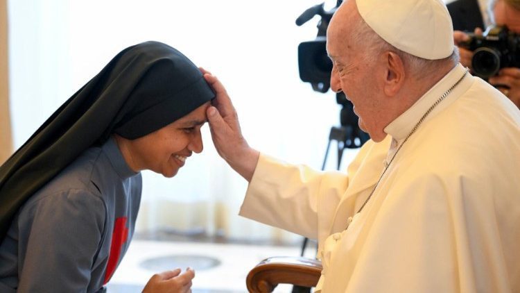 Papa: Biti u službi bolesnih sa “svetim ludilom ljubavi”