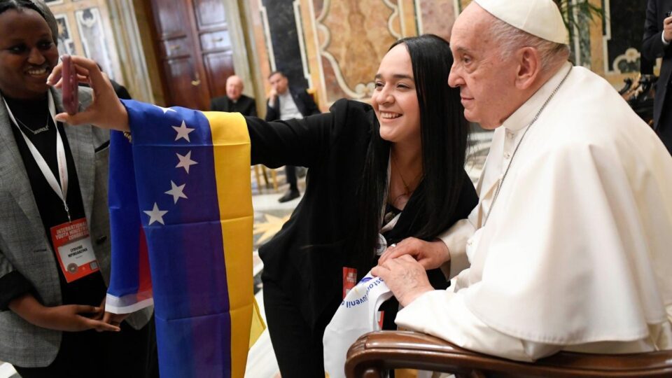 Papa Franjo poziva mlade na ‘radost i autentičnost’