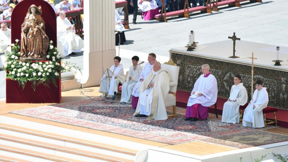 Papa na misi s djecom: ‘Duh Sveti nas prati u životu’ – Vatican News