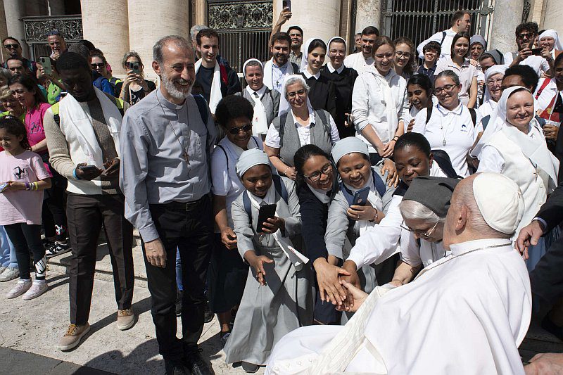Papa se susreo s novakinjama i novacima međunarodne novicijatske škole Unije viših poglavara Italije