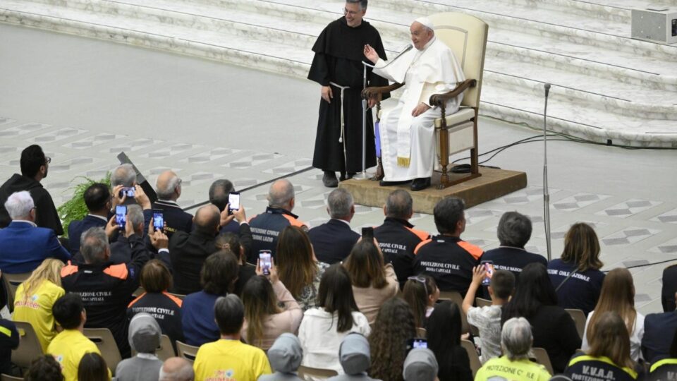 Papa se susreo s umjetnicima, volonterima i organizatorima Dječjeg dana