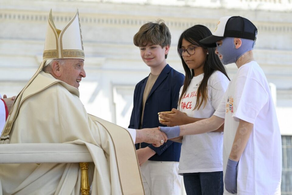Djeca dobivaju životne lekcije od pape, talijanski strip na Svjetski dan djeteta