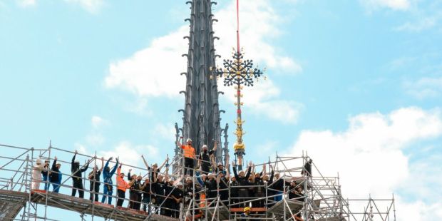 Notre-Dame de Paris dobiva još jedan križ natrag