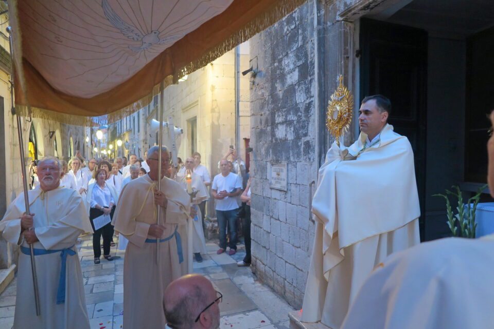 Proslava Tijelova uz procesiju ulicama Grada – Dubrovačka biskupija