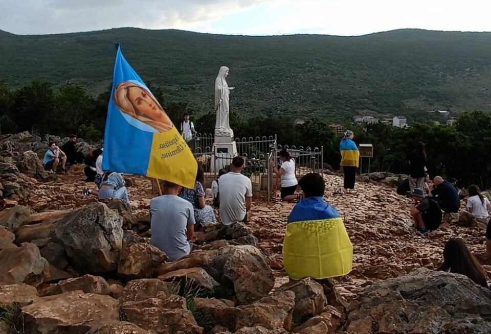 Usred strahota rata ukrajinska mladež hodočasti u Međugorje moleći za mir