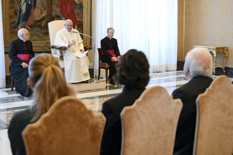 Papa: Crkva mora razumjeti financijske sustave, a ne samo ih kritizirati
