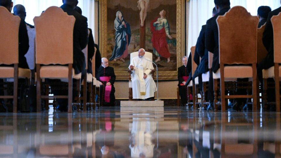 Papa: Poticati dijalog i braniti žrtve rata