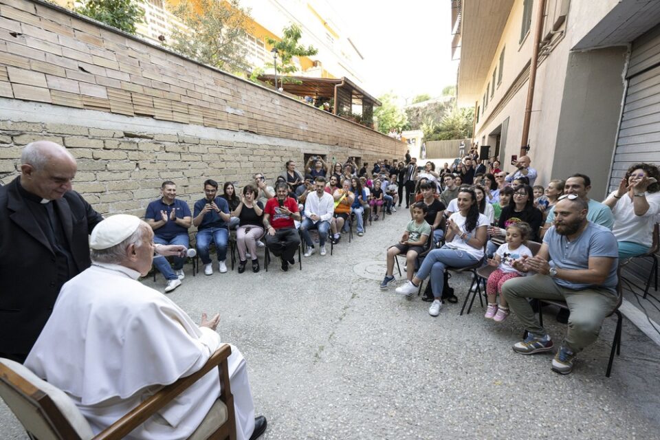 Kršćanska zajednica sluša djecu, prati starije, rekao je Papa