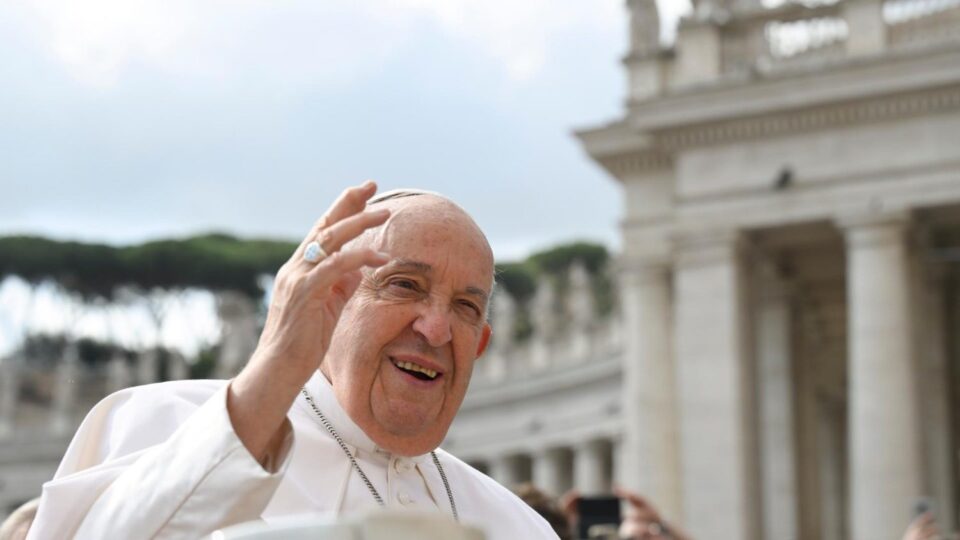 Papa Franjo će se u Vatikanu susresti s istaknutim komičarima