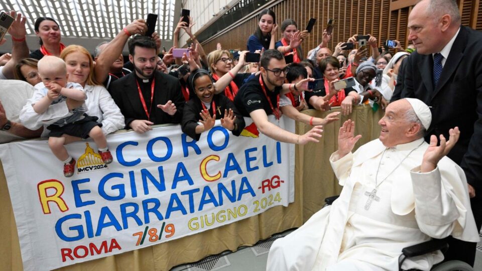Papa mladim članovima zbora: Razgovarajte s Gospodinom u molitvi – Vatican News