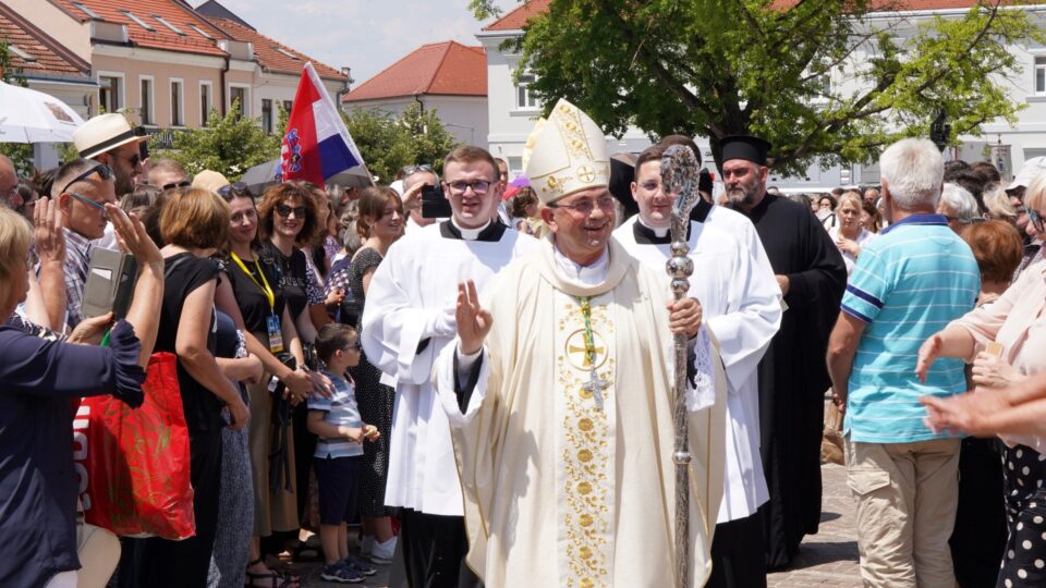 Zaređen novi požeški biskup Ivo Martinović