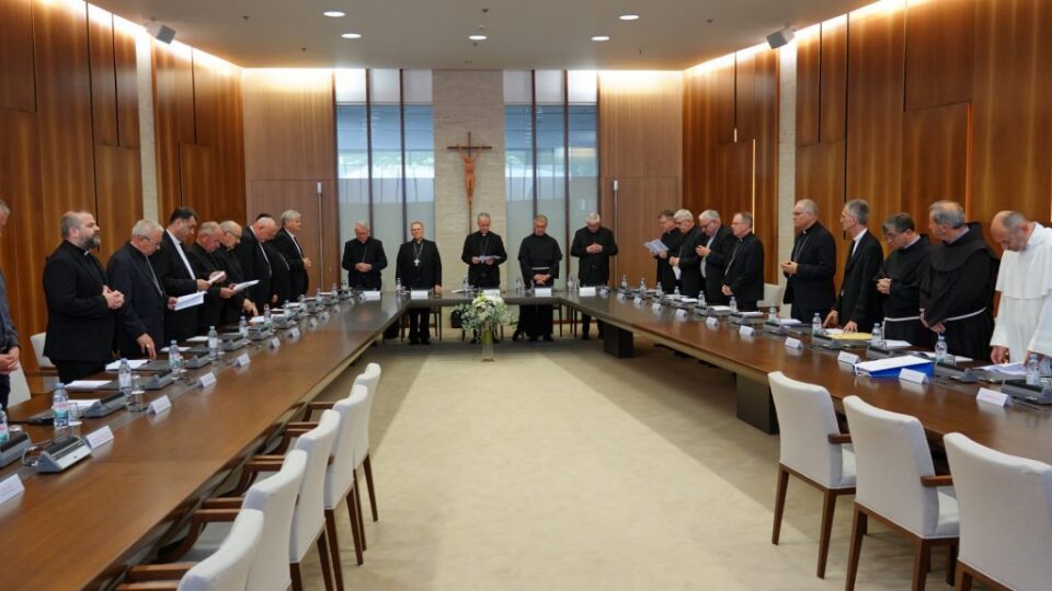 Održan susret biskupa HBK-a s redovničkim poglavaricama i poglavarima – Sisačka biskupija