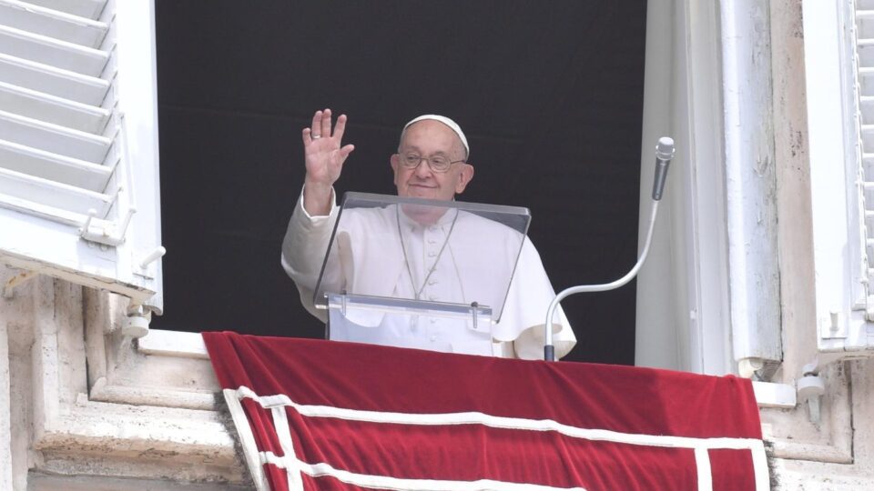 Papa na Angelusu: Jesam li slobodan poput Krista ili zarobljen svjetovnošću?  – Vatikanske vijesti