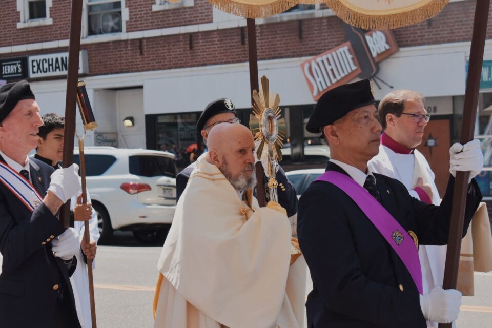 FOTOGRAFIJE: Gotovo 5000 hrabrih za najveću euharistijsku procesiju u povijesti Denvera