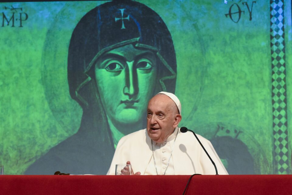 Papa Franjo navodno ponovno koristi pogrdne riječi govoreći o homoseksualcima