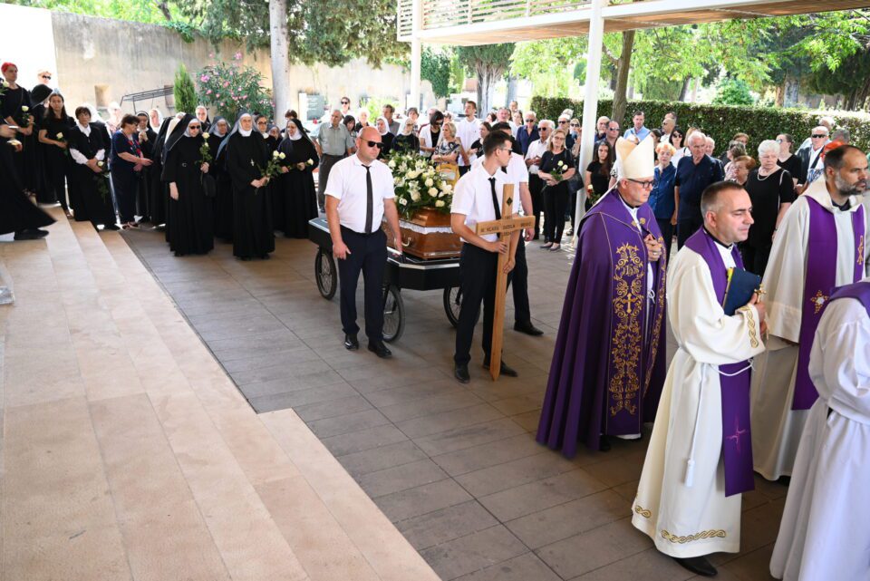 ZADAR: Sprovod M. Klare Gizele Begić, benediktinke iz samostana sv. Marije u Zadru