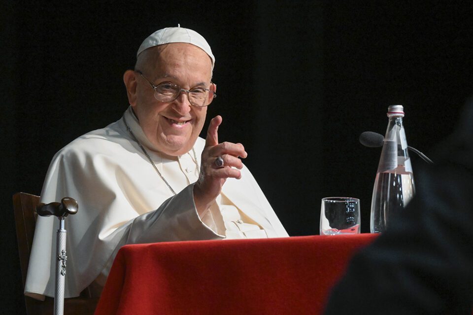Papa Franjo navodno ponavlja gay uvrede, upozorava svećenike na ‘ideologije’ u crkvi