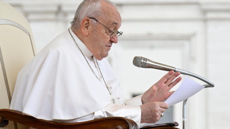 Papa: „Koliko je još ljudi osiromašeno pogrešnom politikom koja uključuje oružje?”