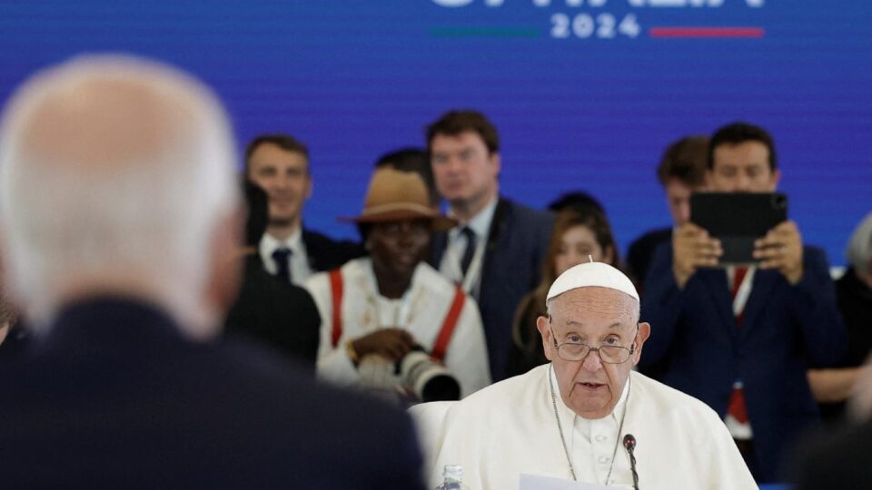Papa G7: AI nije ‘ni objektivan ni neutralan’ – Vatican News