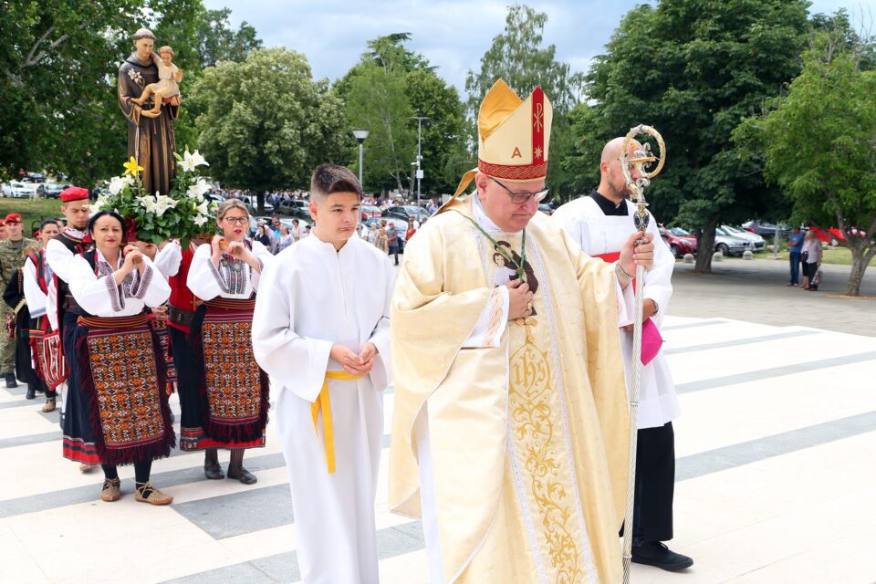 Blagdan svetog Ante svečano je proslavljen u Kninu.