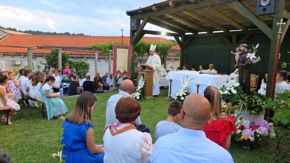 Biskup Glasnović predvodio proslavu Sv. Antuna u Cavtatu – Dubrovačka biskupija
