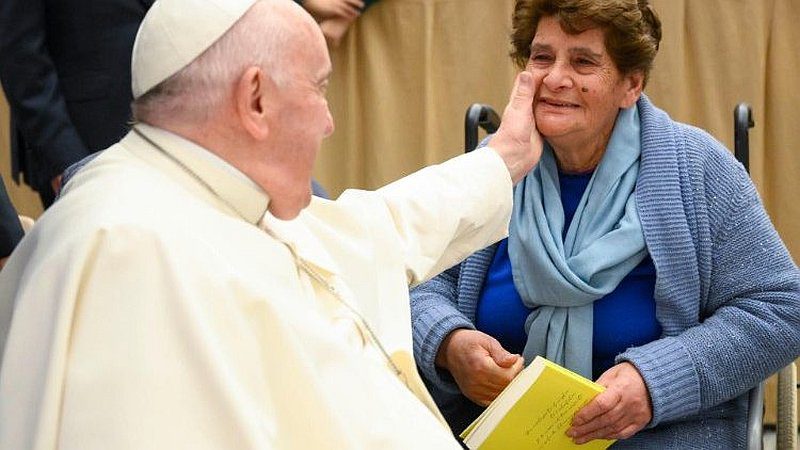 Papa o otrovnoj kulturi odbacivanja starijih osoba