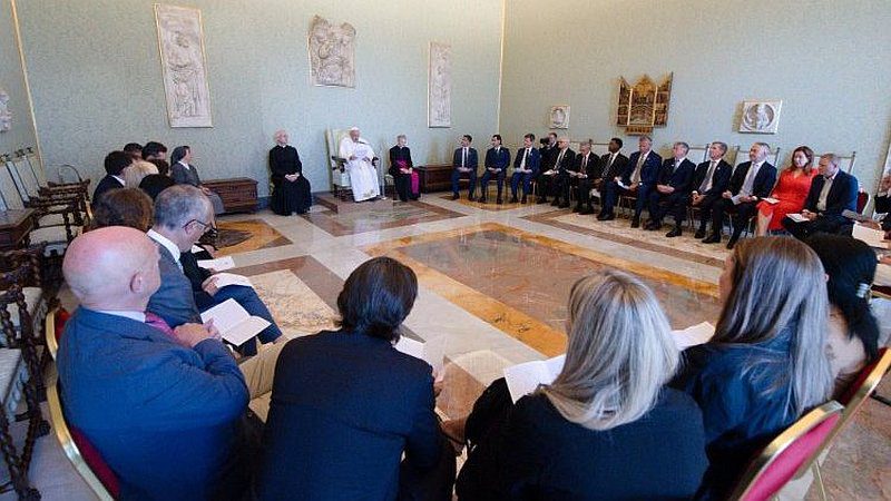 Papa Franjo poduzetnicima: Nije dovoljno samo malo filantropije; primite odbačene osobe i mlade
