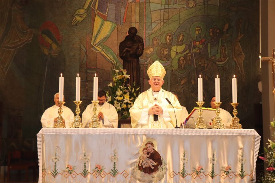 Nadbiskup Uzinić na proslavi svetkovine sv. Antuna u Puli